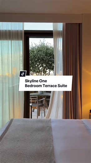 High above Mayfair, the Skyline One Bedroom Terrace Suite makes a strong case for lingering a little longer. #mayfair #London #mayfairhotel #mayfairsummer #lowcortisol