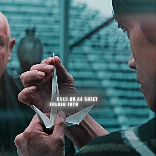 How dangerous is A4 paper??😱😱#usatiktok🇺🇸 #foryou #fypシ゚viral #movie #RED