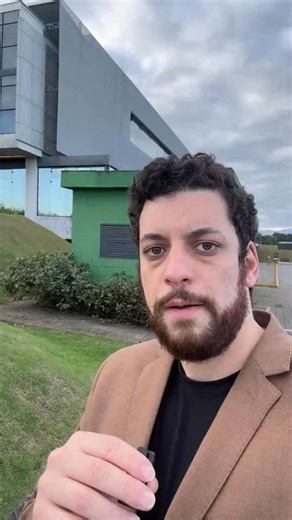 Raphaël Lima on Instagram: "Que tal morar num país onde praticamente não existe esquerda?"