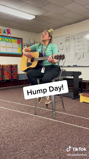 Hump Day song! #happyhumpday🐫 #musicteachersoftiktok #wednesdayvibes😁 #humpdayyy #secondgradesquad #pianofun #elementarymusicteacherlife #fyp