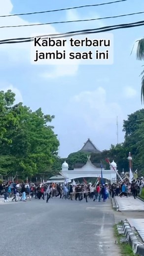 1.5M views · 10K reactions | Semoga lekas membaik Indonesia ku #fyp #fbpro #lagiviral #demo #jambidemo #indonesiamaju | Muhamad Gana Elza | Facebook