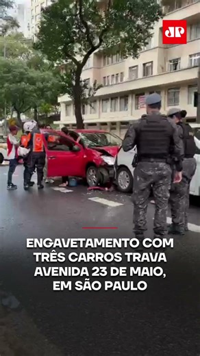 Engavetamento com três carros trava avenida 23 de Maio, em SP #shorts