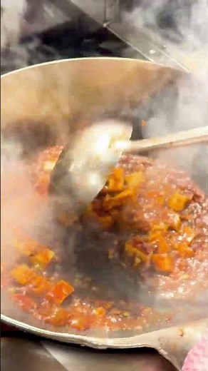 Watch out for the long line! "KARIN MAPO HANTEN" #gourmet #Kobegourmet #sannomiya