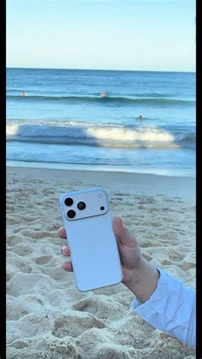 Abrindo iPhone 17 na praia #apple #unpacking #iPhone #iphone17promax #iphone17 #beach #unboxing