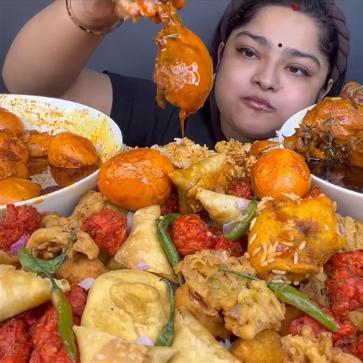 ASMR: EATING SPICY CHICKEN CURRY🔥 BASMATI RICE || #shorts #mukbangn#asmreating #mukbangasmr #asmr