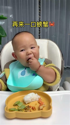 Human baby eats crab for first time #Cute baby #Big eater