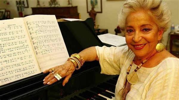 13K views · 951 reactions | Mezzo-soprano Teresa Berganza sang "La Cenerentola" in the 60s (very young). The public excited at the end. Her coloratura and legato in the scales of the score...  | Great Opera Singers | Facebook