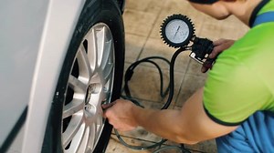 Auto Mechanic Checking Tire Pressure Stock Footage Video (100% Royalty-free) 1009242845 | Shutterstock