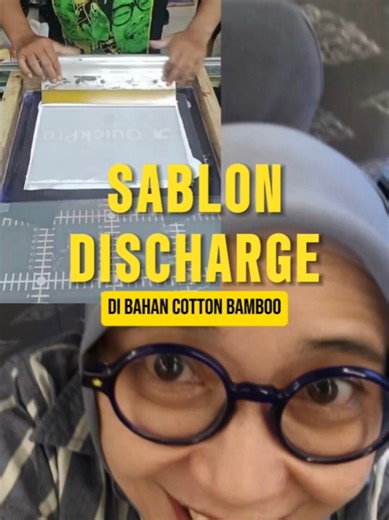 Naik #whoosh ke #jakarta, pas banget diatas ada tulisan #quickpro , seperti #kaos yang lagi kita bikin. #sablondischarge