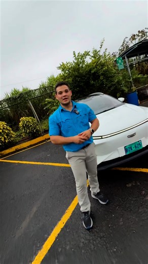 Geely Geometry E con más de 113,000 km cómo #uber Hablamos sobre un Geely Geometry E con más de 113,000 kilómetros que ha sido utilizado por su dueño Carlos como vehículo de Uber durante un año y medio sin mayores problemas. A pesar de la alta kilometraje, no ha tenido que hacer mantenimientos muy costosos, siendo el más caro de 220,000 colones. Además, no ha notado una diferencia significativa en la autonomía del vehículo gracias a un buen cuidado y mantenimiento. Su costo de electricidad por m