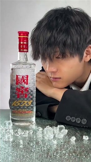 带上冰饮白酒拍出夏日酷感大片#冰白酒到底有多好喝#宅家来杯冰白酒#在家拍大片