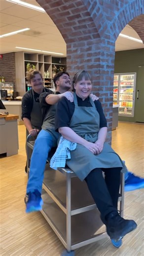 SiMolde | Studentsamskipnaden i Molde | Kantina trenger flere studentmedarbeidere 👩‍🍳👨‍🍳 Vil du ha en fleksibel jobb ved siden av studiene, med bra folk og god stemning? 👉 Svipp... | Instagram