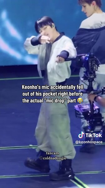 ©️coldnadongie, pawww0214, keonho’s mic fell out of his pocket 😭 #keonho #cortis #fyp #코르티스 #건호 @CORTIS