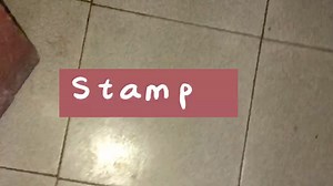 甩一脚记住两个单词stomp 和 stamp
