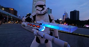 超人氣暴風兵FN-2199 的強力武裝！孩之寶星際大戰黑標系列「Z6 鎮暴棍」Z6 riot control batons