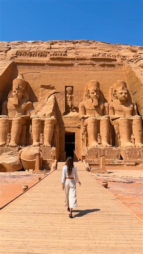 ieva | Luxury, Adventure, Sustainable Travel on Instagram: "Guide to the best temples below ✨ follow @catchagypsea for more travel inspo & save this post for your next Egypt trip 🤍 KARNAK: Over 30 pharaohs contributed to the construction of this massive, 200-acre temple, which has over 130 towering columns and one of Egypt’s tallest obelisks, reaching over 29m high Can you imagine walking through halls that were once entirely covered in gold and color?? 🤯 ESNA: It’s one of the most well-preser