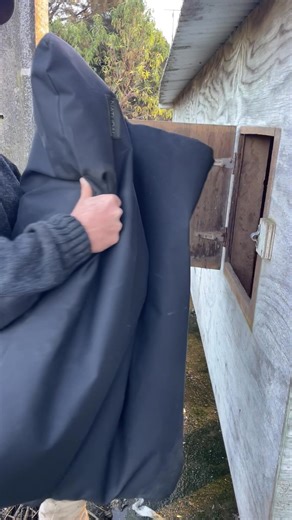 Growing up on the land, we saw firsthand what wear and tear means — tough terrain, harsh weather, and the daily grind. When our own hounds needed a bed, we tried everything. But none of the standard beds held up. The fabrics tore, the seams failed, and synthetic foams lost shape. We figured: if we can build something to withstand life on the farm, we can build something your dog can depend on — whether they’re lounging indoors or crashing out after trail runs. So we set out to make a bed that do