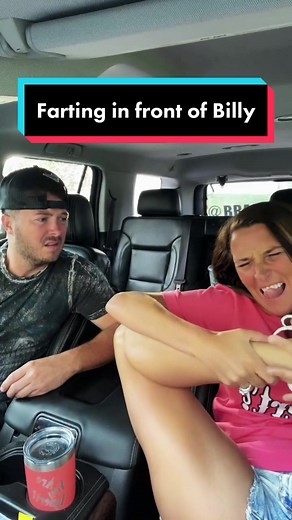 He thinks WOMEN DON’T FART OR POOP I GUESS! 💩 #fartingcouple #shesmells #thatsnasty #areyouignert #getoutofthecar #sheblew #brandy_billy