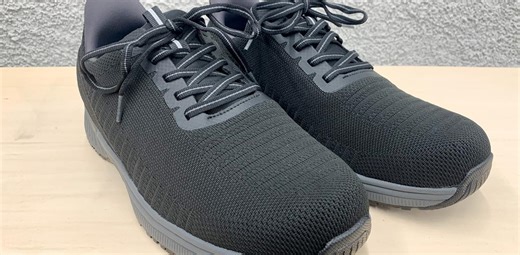 ハンズフリーで屈まずにスッと履ける。ストレスゼロなスニーカー