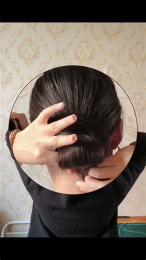 Easily get the same hairstyle as female celebrities A tutorial on the chicken feather