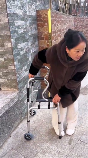 Multifunctional walking aid, foldable and height adjustable.