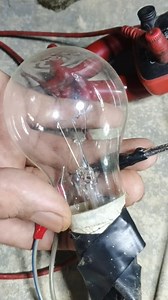 2.4K views | Safe way to dispose of residual voltage on primary electrolytic capacitors #fblifestyle #mechaniclife #voltage #repair #jobs #this #diytools Die Restspannung entlade ich mit einer Glühbirne | Suyadi Maya Tehnic | Facebook