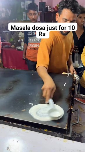 213K views · 2.4K reactions | Gujarati Street Masala dosa just 10 Rs | #bombestreetfood #nagpurstreetfood #southindiastreetfood #Rabdifaluda #chitoipitha #pavbhaji #soda #icecreamdosa #manchuria #uttapam | Aamchi gujarati | Facebook