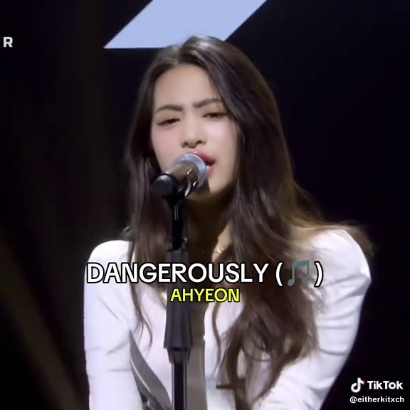 Hey Mama cover terbaik NMIXX — Either Kitxch (cover K-pop)