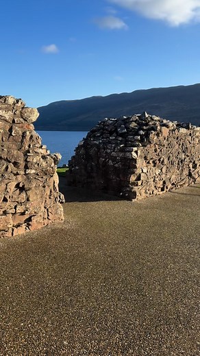 Urquhart Castle looking over Loch Ness in the Scottish Highlands 🏰🏴󠁧󠁢󠁳󠁣󠁴󠁿 | Scotland Uncovered