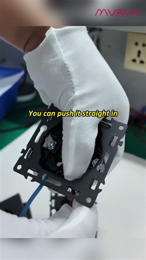 Wiring comparison between screwless sockets and traditional sockets