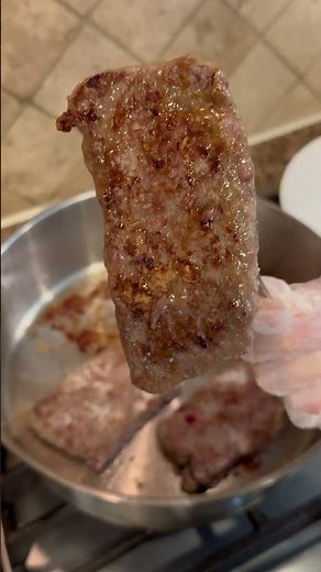 Easy Swiss Steak RECIPE on dinnerin321.com #beef #recipe #easyrecipe #dinner #cooking #delicious