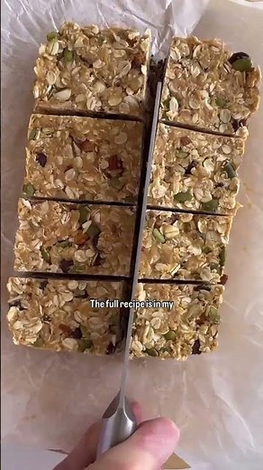 You need to make these muesli bars.. they’re so easy to make and they taste so good! 🤤