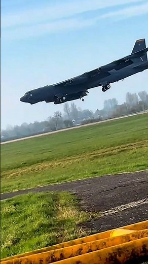 B-52 Bomber Massive Low Landing! 😱✈️ #Shorts