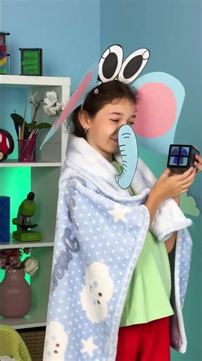 WowCube Helps Us Learn to Organize Clothes! 🎲👚 #wowcube #shorts