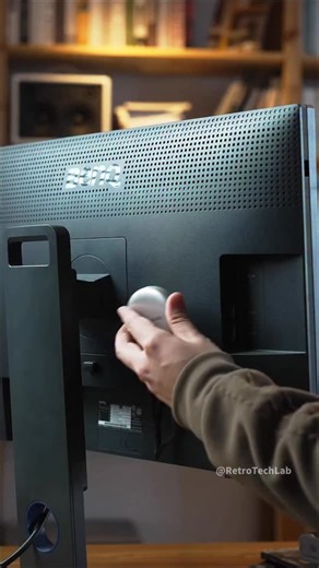 RetroTech Lab on Instagram: "This little gadget makes screen mirroring incredibly easy. Check out the llano T1 Wireless HDMI Transmitter Adapter @llano.global #llano #WirelessHDMITransmitterAdapter"