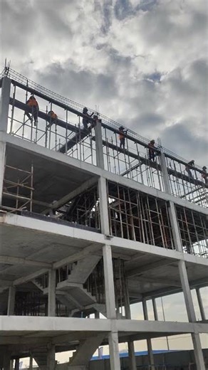 Roof Beam Rebar Installation: Watch the Expert Rebar Workers in Action!