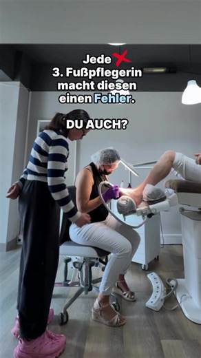 38€ für eine Pediküre mit Shellac. Wenn wir ehrlich sind: Preisniveau von 2010. Und dann der Satz: „Kunden habe ich genug.“ Die eigentliche Frage ist nur: Genug wofür? Für einen guten Monatsumsatz? Für Sicherheit? Für ein entspanntes Arbeiten ohne Dauerstress? Für Urlaub? In 10 Jahren den Preis um 10€ erhöht. Jedes Jahr 1–2€. Mit Rechtfertigungen. Mit Erklärungen. Mit schlechtem Gewissen. Als würdest du etwas Verbotenes tun. Dabei gehen die Kunden meistens nicht. Sie bleiben. Sie zahlen einfach 