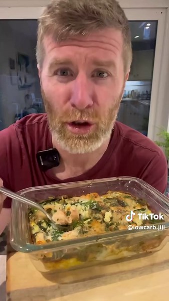 Simple Salmon Bake - Save Recipe Below 👇 OMG!! This is epic. When you get a piece of the salmon that has melted Parmesan on it, it’s divine. I reckon try to get the bits of salmon on top before you season and cheese it. Then it’s just sublime. Insanely healthy too 🎯🙏😍 Nutrition - 500 kcal (46P, 6C, 33F) 50g spinach 100g salmon fillet 3 medium eggs (free range) 50g milk (2%) 10g Parmesan cheese A little parsley on top Salt and pepper Method - 1. Turn on the oven at 160C (320F) 2. Add the spin