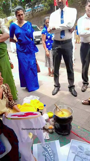 demostration of batik design live..........💛 Sumudu Batiks🍂 Handicrafts Trade Fair 2025 organization by central province Industries Department