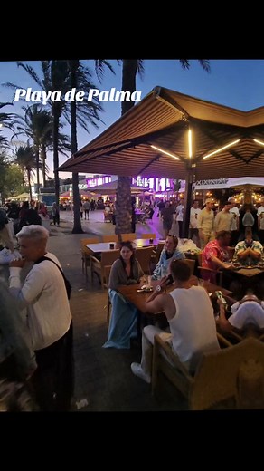 Saturday nights at Playa de Palma, Mallorca are pure magic. As the sun sets behind the palm trees, the beach glows in golden light and the energy starts to rise. We walked from Balneario 1 in El Arenal all the way to Balneario 7, capturing the vibrant atmosphere along the promenade. The nightlife is waking up — music spills from the bars, people are dressed to impress, and the legendary spots like MegaPark and Balneario 6 are already buzzing. It’s the start of a classic summer night, full of bea