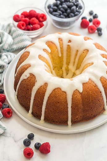 Greek Yogurt Lemon Bundt Cake