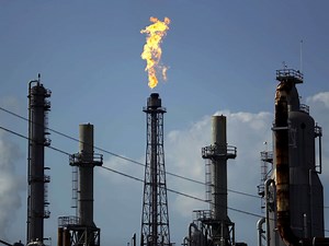 Shell seeks sale of Ontario refinery, sour gas facilities in Alberta amid focus on $31-billion LNG project