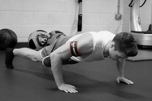 Todo lo que debes saber sobre el entrenamiento de fuerza con restricción de flujo sanguíneo: en qué consiste, para qué sirve y cómo se utiliza