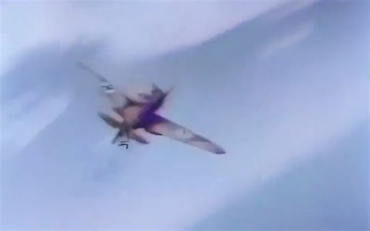 AI修复二战空战画面，德军BF-109被美军P-51击中