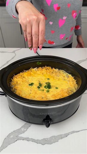 best breakfast casserole 😋 crockpot breakfast casserole #yummy #easyrecipe This original video was produced by Network Media, LLC, and Kristin’s Friends | Home Hacks & Easy Snacks