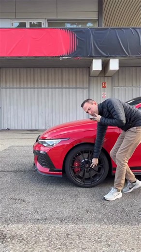 Matthias Luft | Dynamic wheel centre caps on the new VW Golf GTI Edition 50! 🛞 #volkswagen #golf #gti | Instagram