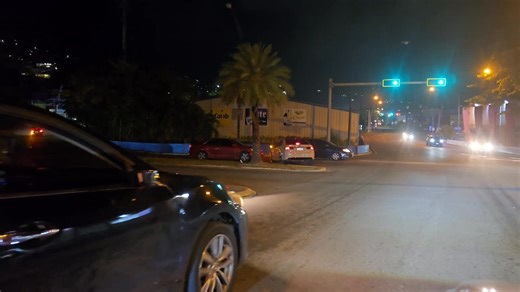 NewsVI: STT Minor Traffic incident @ traffic signal by rear of Bellows International. Traffic is not interrupted | AllAhWeTV