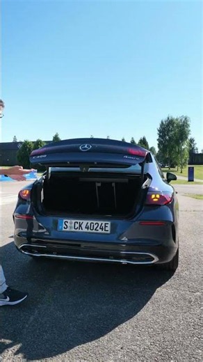 💡Manual trunk/boot opening (electric is optional) of the all-new Mercedes C-Class electric