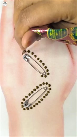 Beautiful mehndi design using safety pin #mehndi #shorts #shortsfeed #trending #youtubeshorts