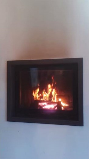 Pose d'un insert de cheminée par ATRE DESIGN dans le Var